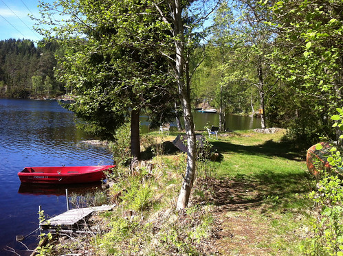 red boat / dark water